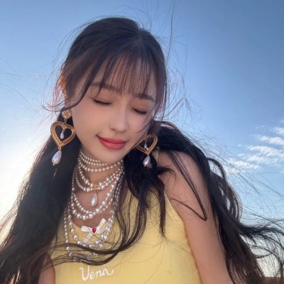 罗衣相逢九重春